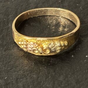 Vintage Black Hills Good 10k/12k Little Girls Ring